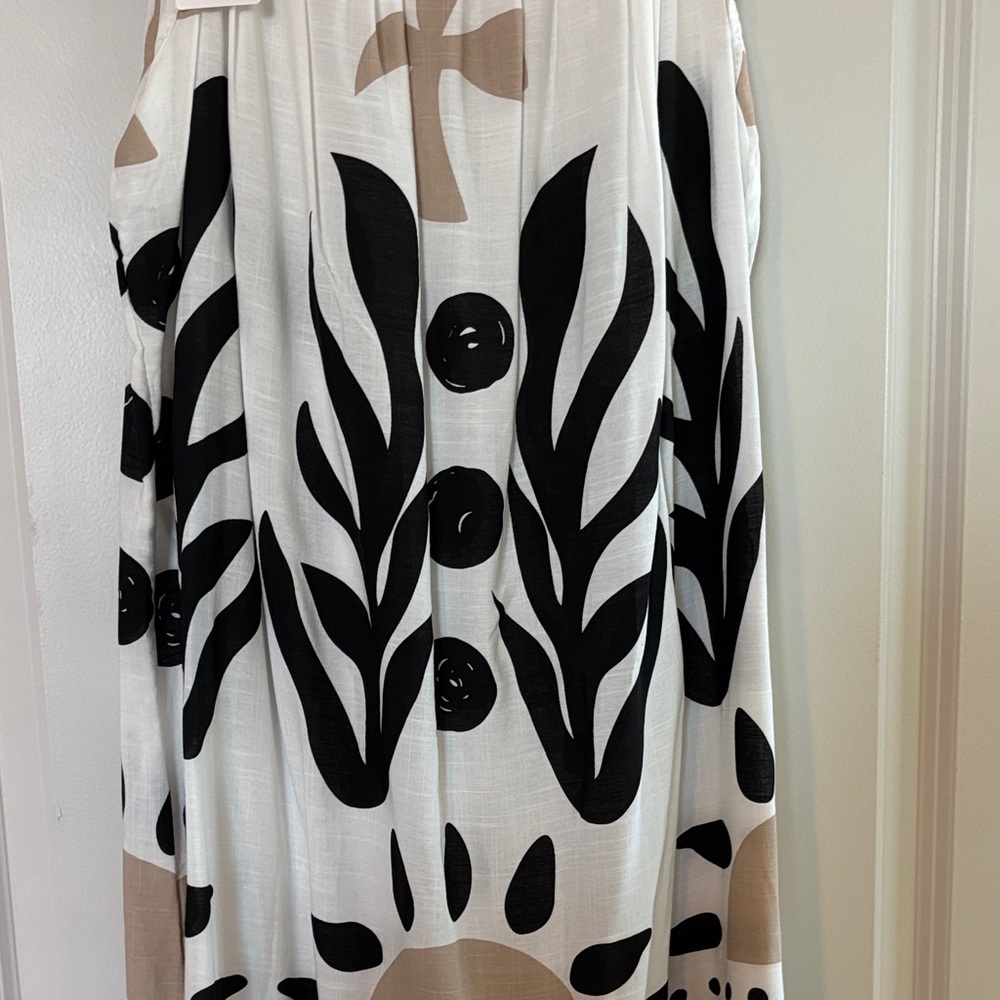 NWT Moda White Maxi Dress with Black & Tan Graphic Print - Picture 3 of 4